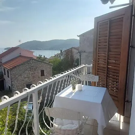 Tomi - Seaview Apartman *