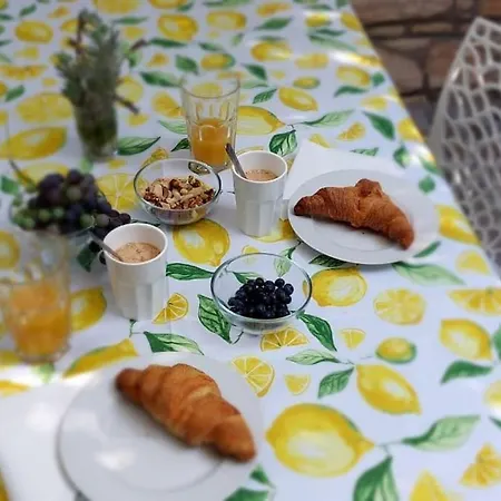 Tomi - Seaview Apartman