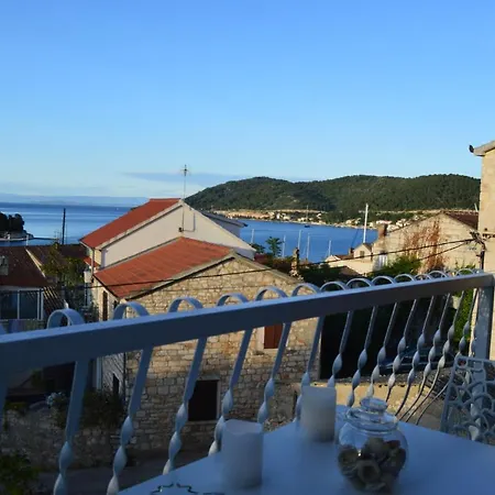 Tomi - Seaview Apartman *