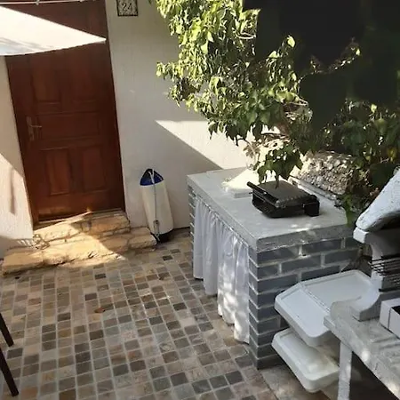 Tomi - Seaview فيس