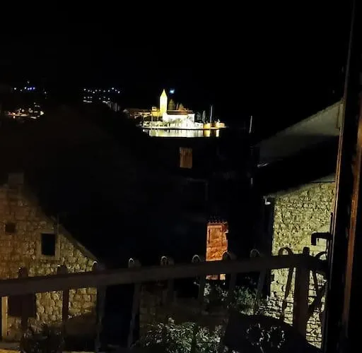 Tomi - Seaview Lägenhet *