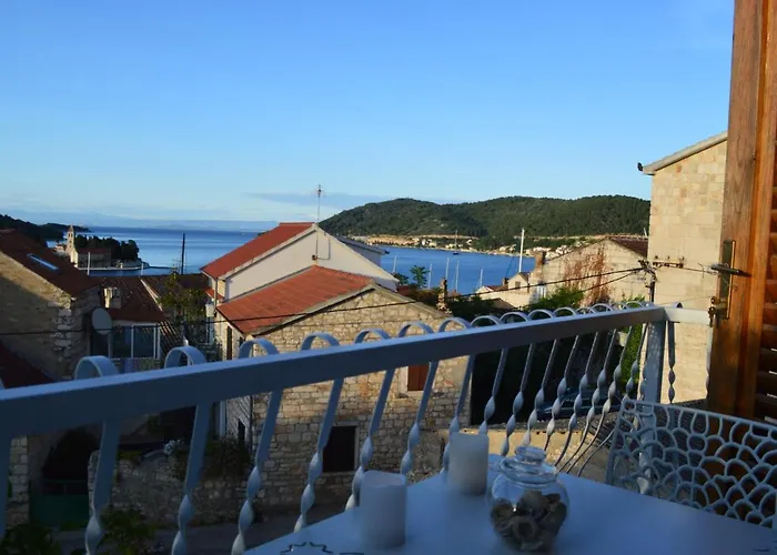 Tomi - Seaview Lägenhet *